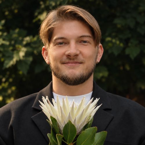 Автор на RuTube mr.nikisha