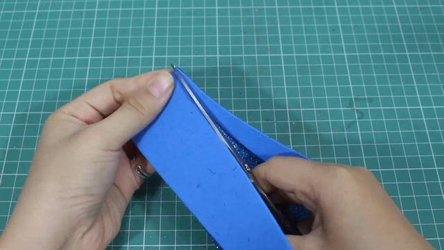 The Simple Way To Turn A Plastic Hair Hoop Into A Sparkling Crown