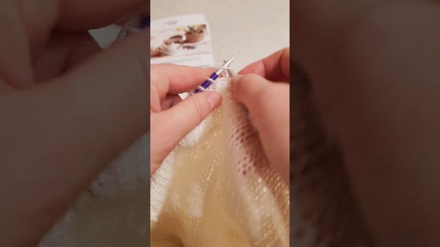 Как ввязать бусины в изделие.mp4