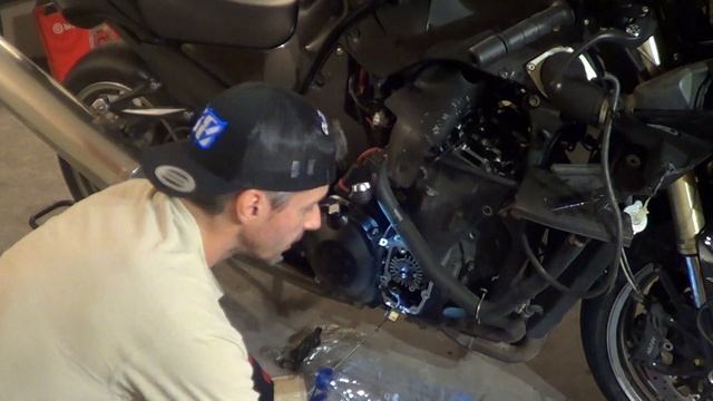 ZZR 1400 07', Timing Rotor Bolt Removal, With Timing Chain Removal.