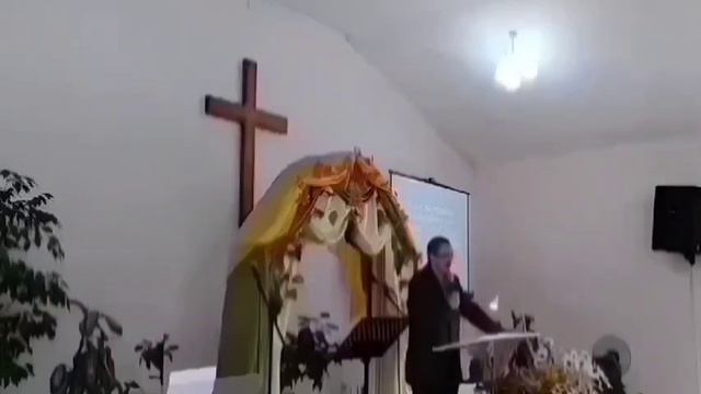 Мир лежит во зле. Соблазняющих (плевел) всегда больше, чем сынов царства (пшеницы).