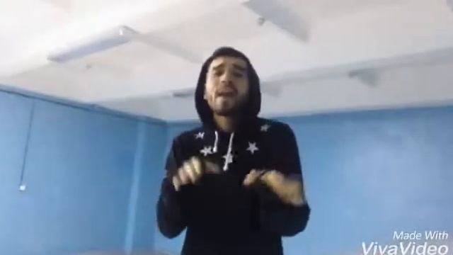 Платье красивого цвета вина