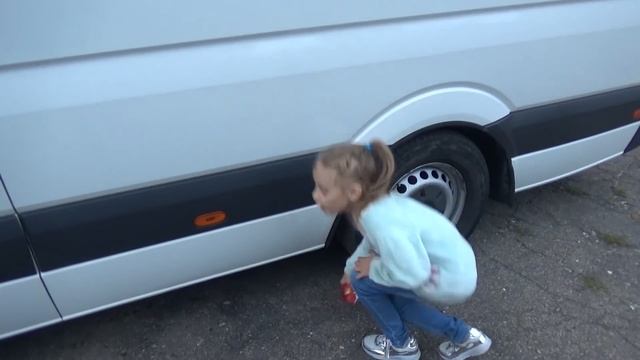 Раздавили игрушки машиной АНТИСТРЕССЫ и ТЕЛЕФОН Crushing Crunchy & Soft Things By Car!