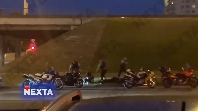 В Минске избивают байкерш.ужас!!