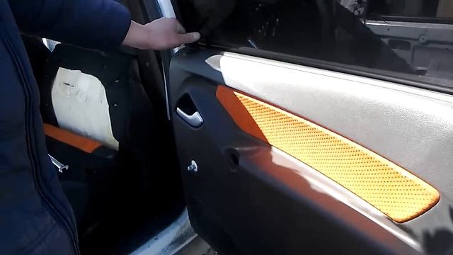 Ремонт дверей: снятие обшивки и замена ручек