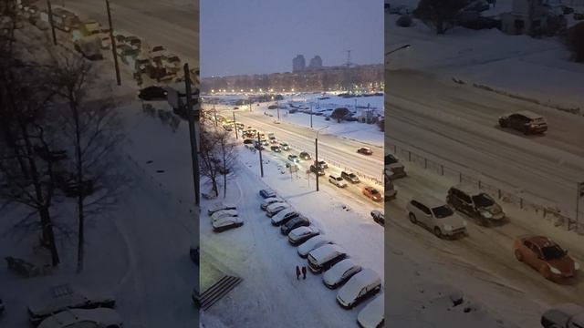 Люди любят снег 😁 Пробки в Санкт-Петербурге из-за снега #пробки #спб #снегопад