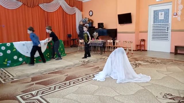 Стрекоза и муравей