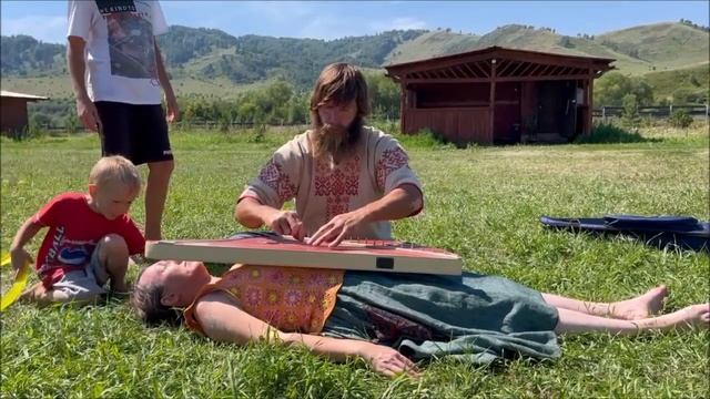 Звукотерапия гуслями или ладование (прогужевание) гуслями