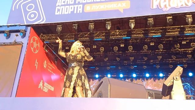 Анна Семенович. Звёзды Русского Радио. День Московского спорта. Лужники, 25.06.2022