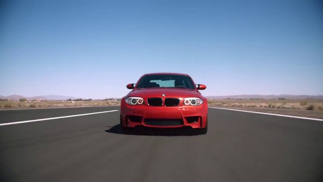 BMW M1 - гонка сквозь стены