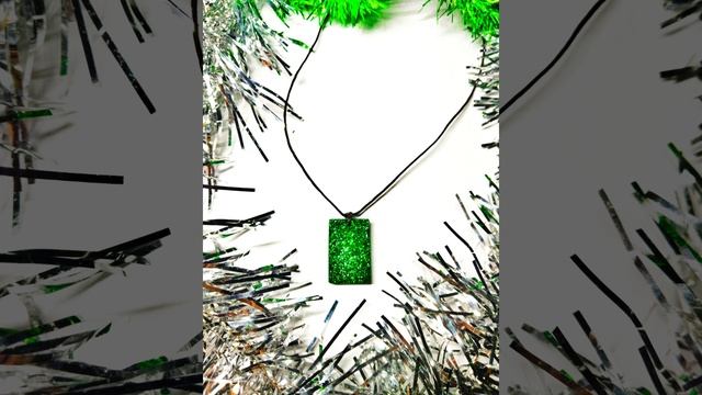 Кулон из эпоксидной смолы 