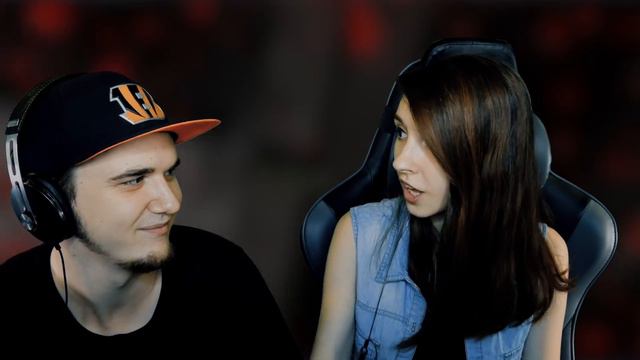 GRANNY - ДЕВУШКА ВПЕРВЫЕ ИГРАЕТ В ГРЕННИ (А ЧТО ЭТО ТАКОЕ?)