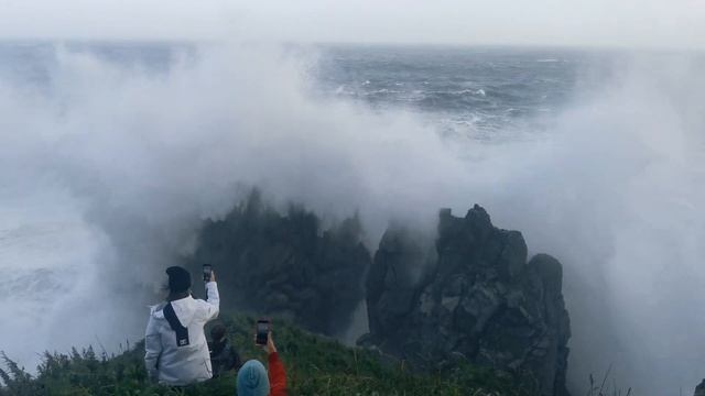 Огромные волны в Приморье! Тайфун 