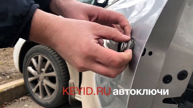 Ремонт дверей: снятие обшивки и замена ручек