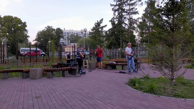 Свет из капелек дождя... Безсмертных.