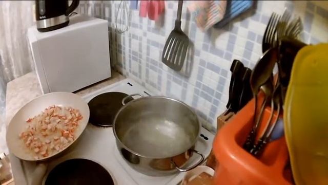 Фунчоза с крабовыми палочками.Очень вкусное макаронное изделие из рисовой муки.