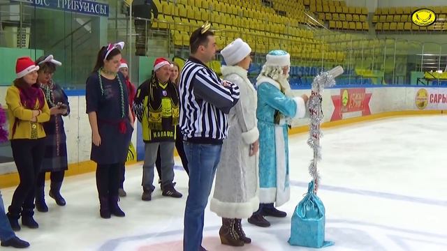 Болельщики ХК Сарыарка поздравили команду с новым 2017 годом