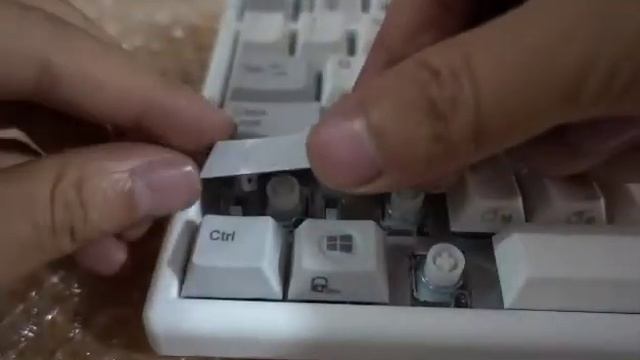 How To Disassemble And Install NiZ Keyboards' SPACEBAR And SHIFT Keycap
