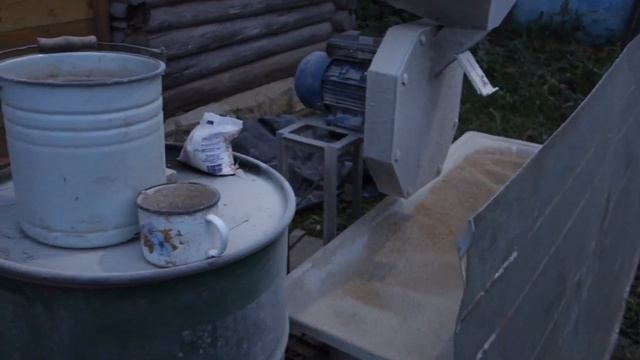 Зернодробилка для бычков.