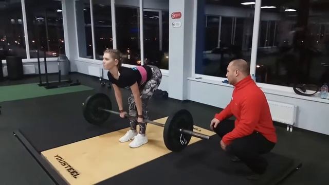 Обучение техники румынской тяги