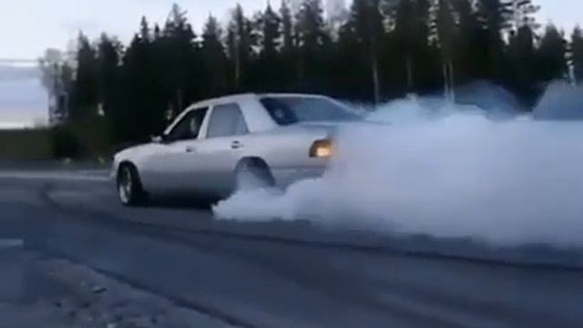 E500 загорелся во время дрифта