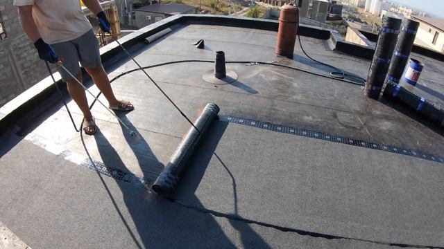 60 Супсех. Анапа. Хайтек. Монтируем наплавляемую кровлю Унифлекс от Технониколь.