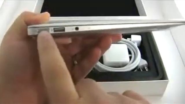 MacBook Air (Late 2010) - Unboxing1254