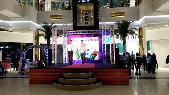 FuNtOn Feat. Maks Hamko - Глупая Моя(ТРЦ HOLLYWOOD 08.03.2016)