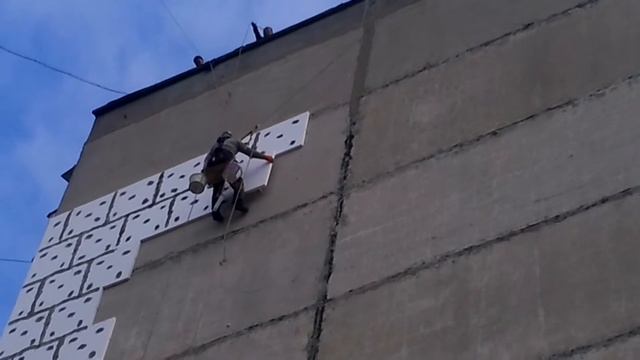 Как утеплить дом пенопластом?