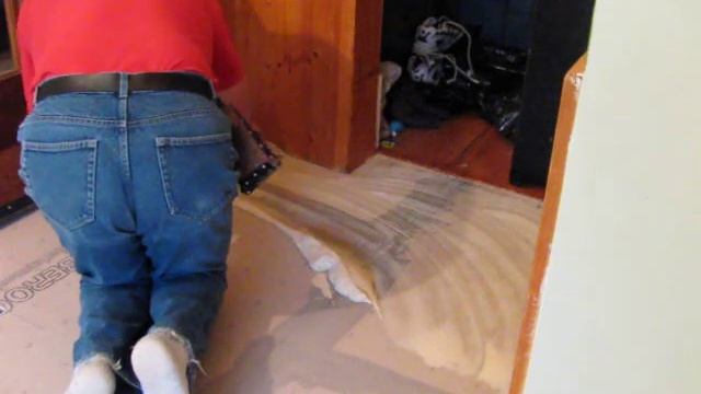 Installing Sheet Vinyl--Gluing