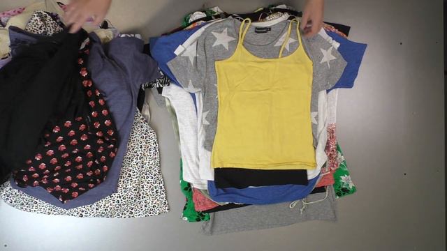 Лот 2357 Женские футболки крем (8 кг, 60  шт, 9800 руб)