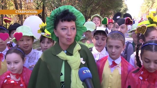 Карнавальное шествие в честь года литературы.