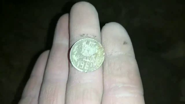 Нашли заброшенный дом где нашли немного монет