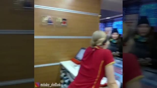 Захожу в KFC McDonalds  Серия пранков в фастфудах  Молодой человек  Канал