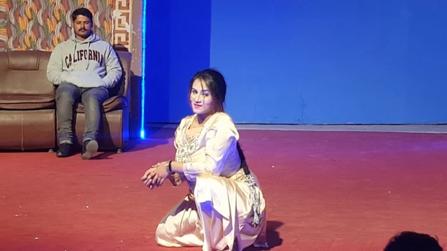 Sahir Khan Parfomis Doodh Makhna Di Pali Mujra