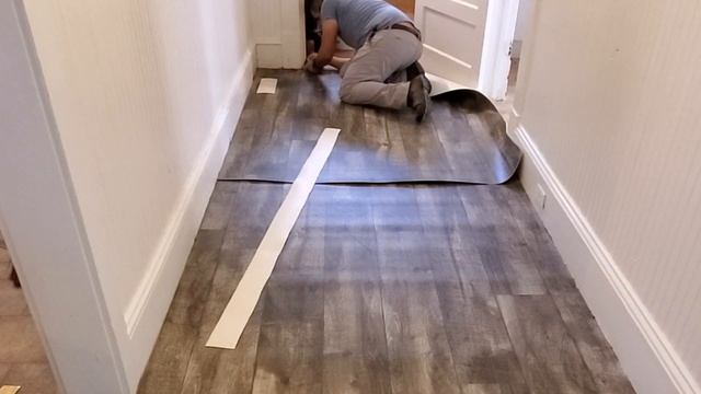 Pisos De Vinilo O Linóleo, Como Medir, Cortar E Instalar. Parte 3 De 3