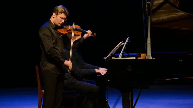 Кирилл Кравцов (скрипка) и Дмитрий Каприн (рояль)Россия.