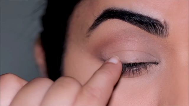 How To: BEGINNER EVERYDAY SMOKEY EYES MAKEUP TUTORIAL | Blend With Fingers