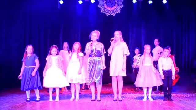 Добрый Новый год - ансамбль класса вокала ДШИ г. Ипатово