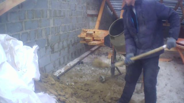 Замешиваю раствор Зимой