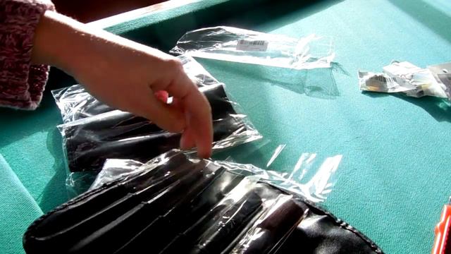 Еще одна посылка. Кисти для макияжа. Кулоны кристаллы