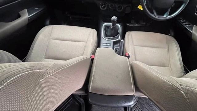 Toyota Hilux Revo Double CAB 2.4 ឆ្នាំ 2015 ឡើង 2016ឡាននៅស្អាតខ្លាំងណាស់ នៅសំនុំសុីនមួយជុំ 17500$