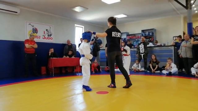 Непобежденный боец!!!! Исмаилов Денис(ДиКиЙ)