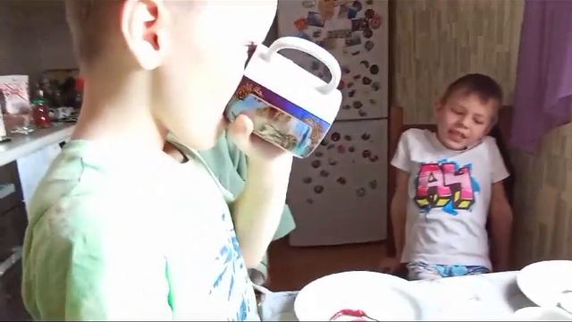 ем перцы и мне пофигу а моему другу нет 😁🤣