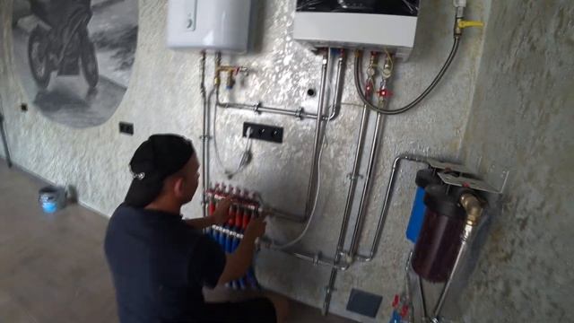 УСТАНОВКА И ОБВЯЗКА ДВУХКОНТУРНОГО КОНДЕНСАЦИОННОГО  КОТЛА Buderus Logamax U052 24K  С БОЛЕРОМ.