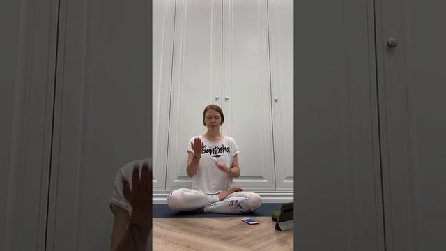 Медитация в традиции  кундалини йоги, которая  помогает справиться  со стрессом.