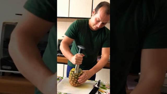 КАК ЧИСТИТЬ АНАНАС! | HOW TO CLEAN A PINEAPPLE!