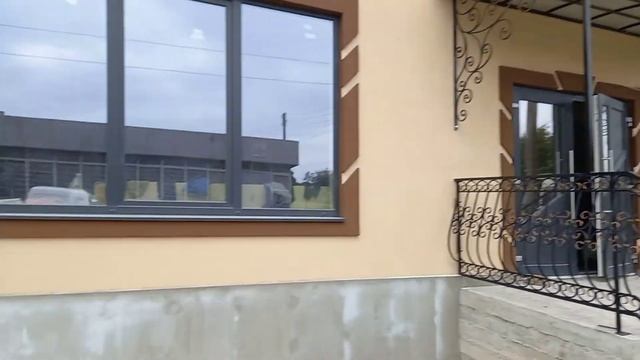 установка навеса и перил.