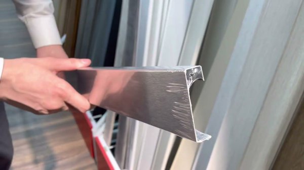 Плинтус из нержавеющей стали Пл 60-1НСП.2700.001