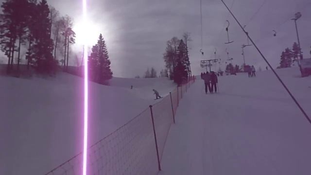 На бугельном подъёмнике горнолыжного курорта Снежный